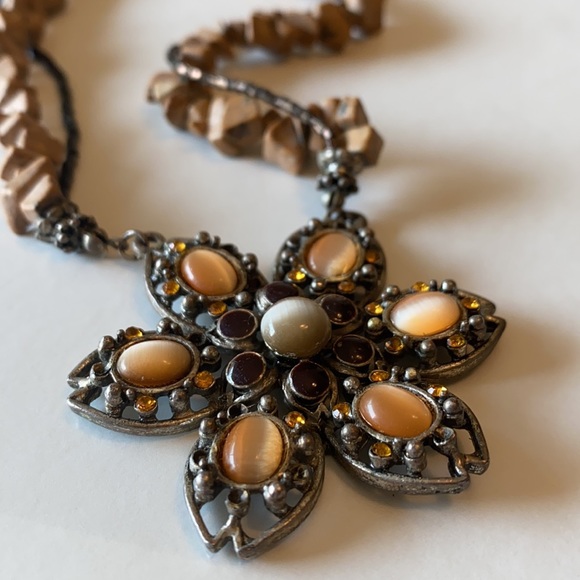Jewelry - Boho flower pendant necklace with peach stones